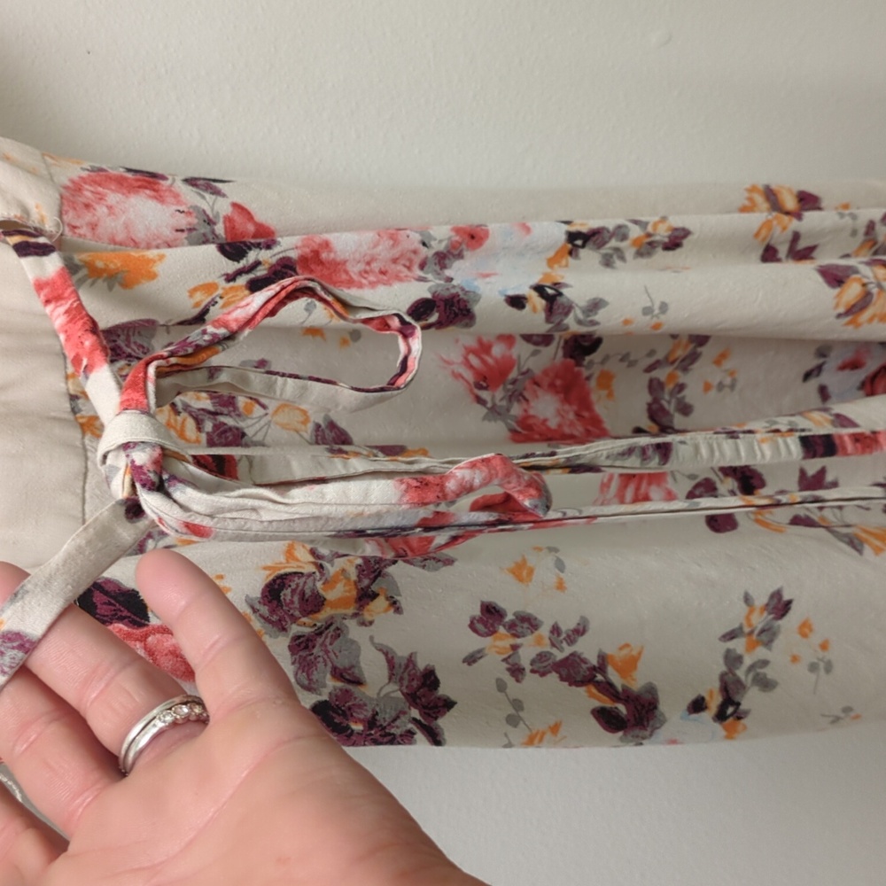 Aakaa Floral Wrap Dress – Boho-Inspired Elegance - Voluminous - Flowy - Delicate - Picture 7 of 12